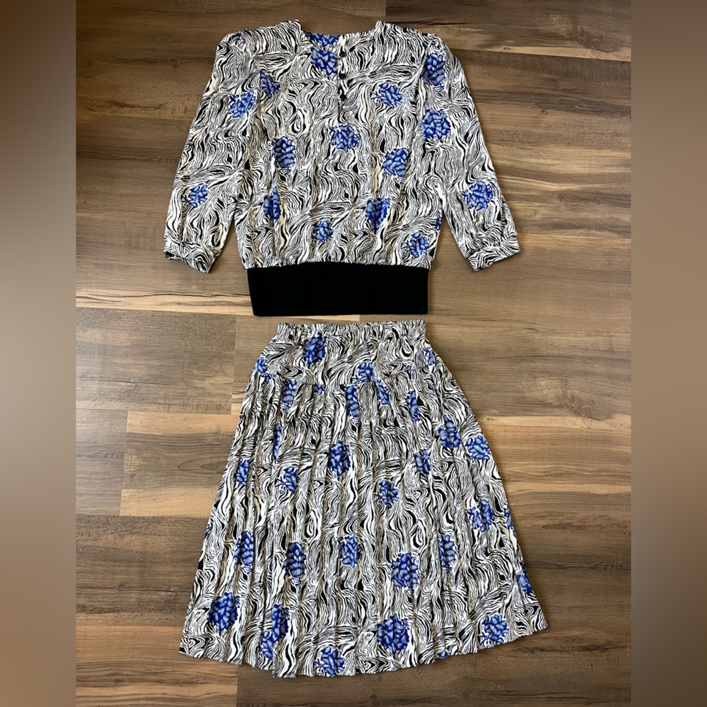 Vintage 80s Evanna Pleated Skirt & Blouse Set - Zebra & Blue Flower Print - Sz M - Picture 3 of 17